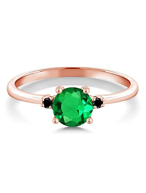 Gem Stone King 10K Rose Gold Engagement Solitaire Ring set with 0.80 Ct Round Green Simulated Emerald and Black Diamonds