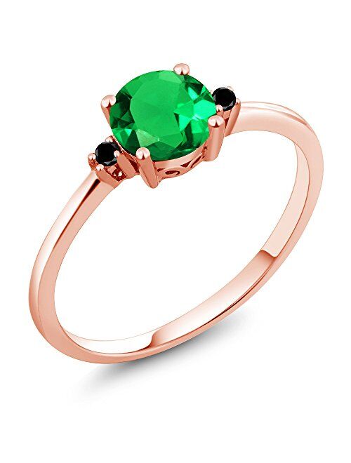 Gem Stone King 10K Rose Gold Engagement Solitaire Ring set with 0.80 Ct Round Green Simulated Emerald and Black Diamonds