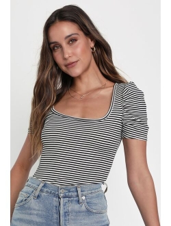 Chic Arrival Red and White Striped Short Sleeve Top