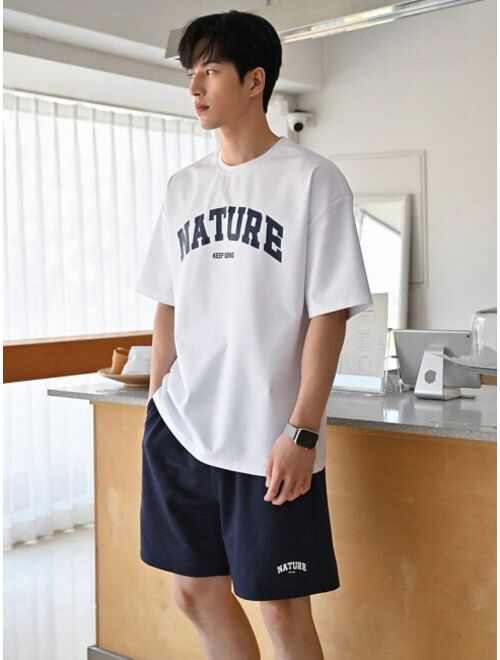 DAZY Men Letter Graphic Drop Shoulder Tee & Drawstring Waist Shorts