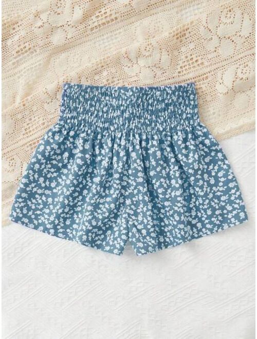 SHEIN Kids SUNSHNE Girls Ditsy Floral Print Shirred Wide Waistband Shorts