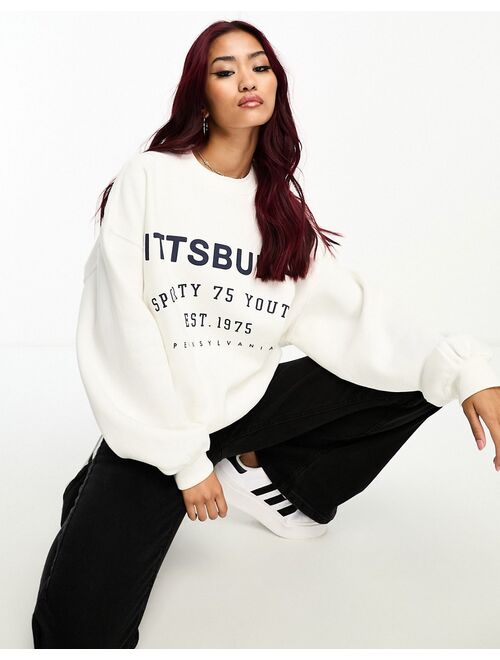 Bershka 'Pittsburgh' oversized sweatshirt in white