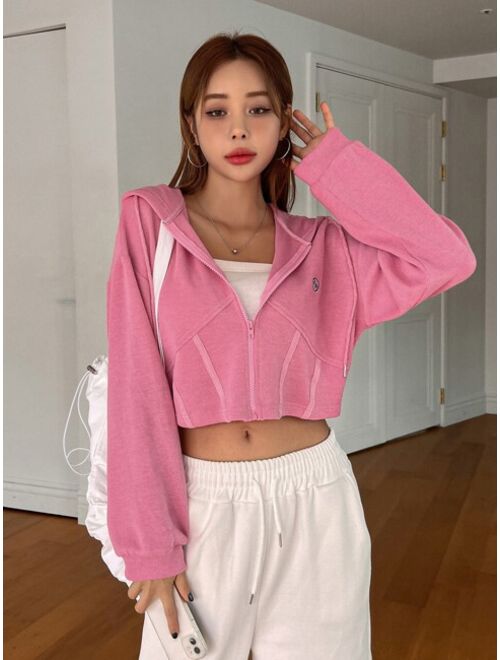 DAZY Letter Patched Drop Shoulder Crop Hoodie