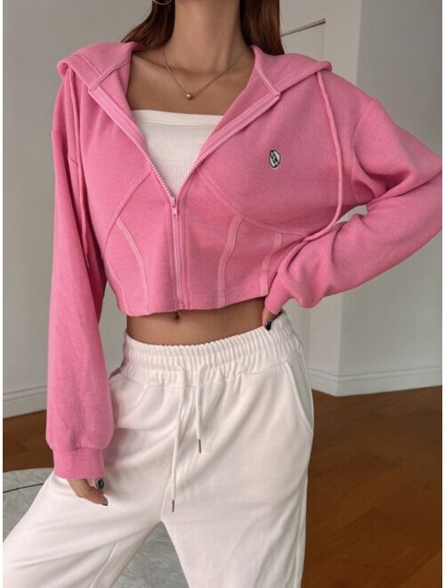 DAZY Letter Patched Drop Shoulder Crop Hoodie