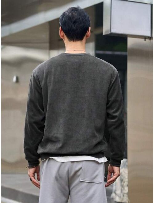 DAZY Men Letter Patched Detail Pocket Front Sweatshirt