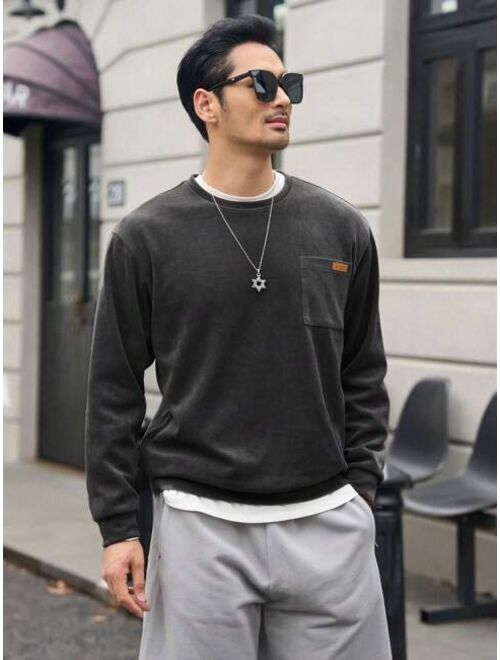 DAZY Men Letter Patched Detail Pocket Front Sweatshirt