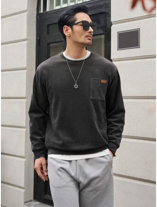 DAZY Men Letter Patched Detail Pocket Front Sweatshirt