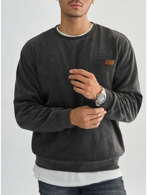 DAZY Men Letter Patched Detail Pocket Front Sweatshirt