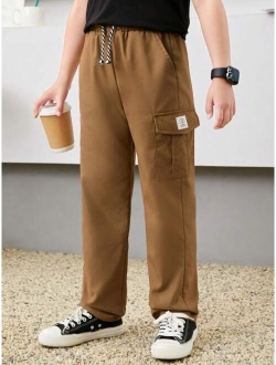 SHEIN Kids EVRYDAY Tween Boy Letter Patched Detail Flap Pocket Side Drawstring Waist Cargo Pants