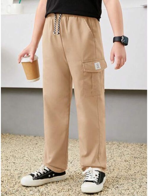 SHEIN Kids EVRYDAY Tween Boy Letter Patched Detail Flap Pocket Side Drawstring Waist Cargo Pants