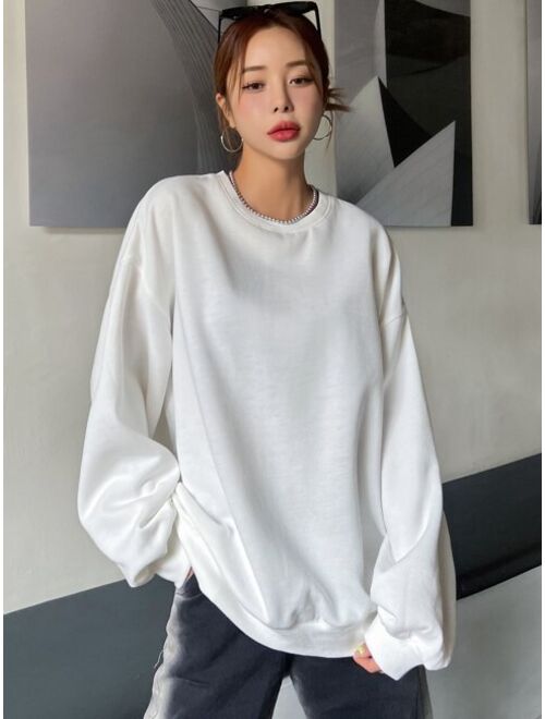 DAZY Figure Slogan Graphic Drop Shoulder Sweatshirt