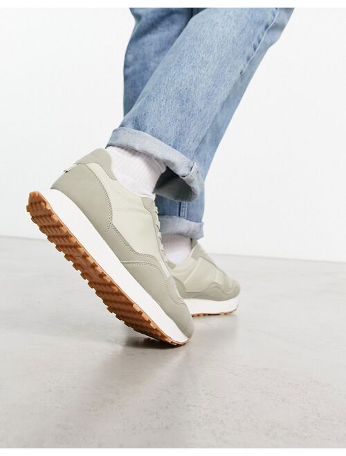 Pull&Bear classic sneakers in light khaki