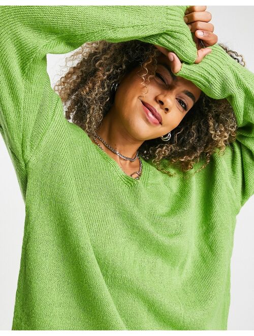 Daisy Street relaxed v neck knitted sweater in green