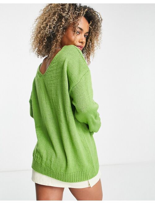 Daisy Street relaxed v neck knitted sweater in green