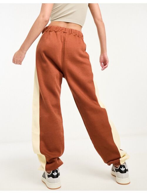 Daisy Street Active Landscape sweatpants in brown