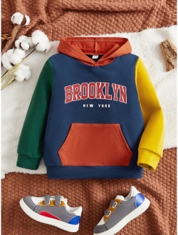 SHEIN Kids EVRYDAY Young Boy Letter Graphic Colorblock Kangaroo Pocket Hoodie