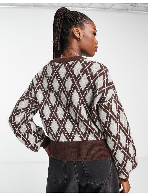 JDY balloon sleeve sweater in brown & gray argyle print