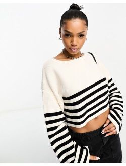 thin stripe crop knit sweater in black stripe