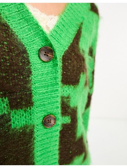 Urban Revivo houndstooth fluffy oversized cardigan in green and brown