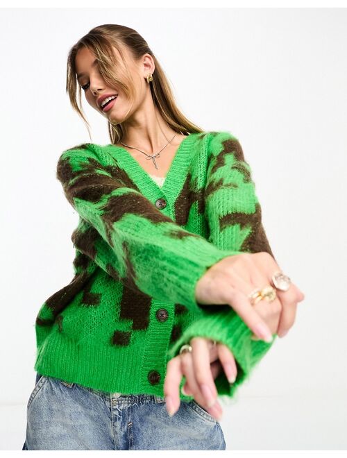 Urban Revivo houndstooth fluffy oversized cardigan in green and brown