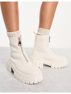 Alliance chunky zip front boots in off-white