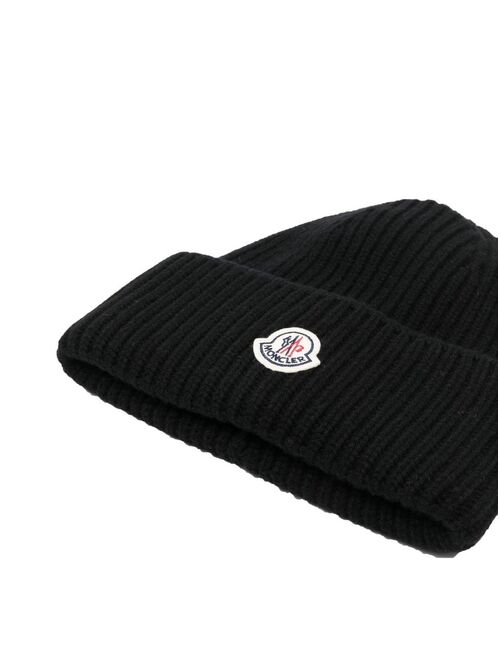 Moncler logo-patch ribbed beanie