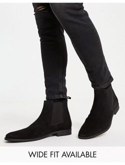 chelsea boots in black suede with black sole