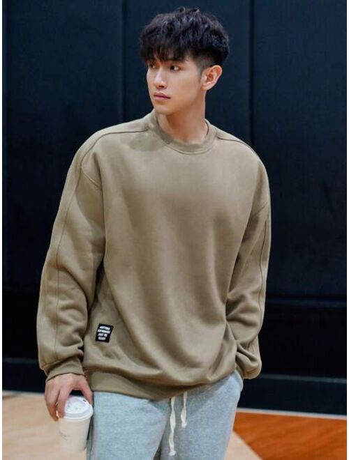 DAZY Men Letter & Bear Embossed Drop Shoulder Sweatshirt