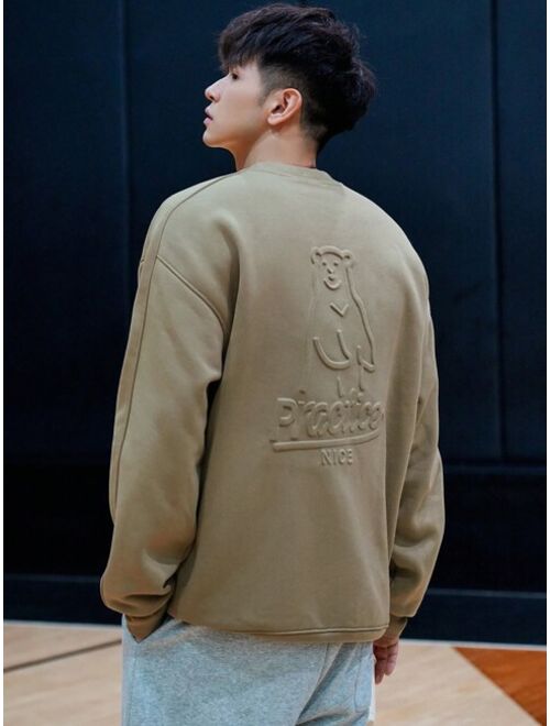 DAZY Men Letter & Bear Embossed Drop Shoulder Sweatshirt