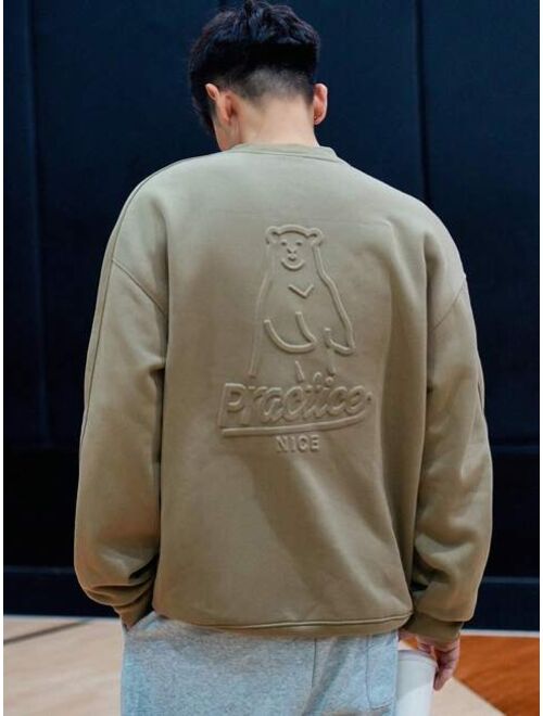 DAZY Men Letter & Bear Embossed Drop Shoulder Sweatshirt