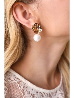 Pure Sophistication Gold Flower Pearl Earrings