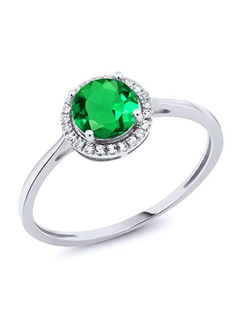 Gem Stone King 10K White Gold Green Nano Emerald and White Diamond Engagement Ring For Women (0.99 Cttw, Round 6MM, Available In Size 5,6,7,8,9)