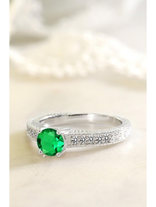 Gem Stone King 925 Sterling Silver Green Simulated Emerald and White Diamond Women Engagement Ring (0.94 Ct Round 6MM, Available In Size 5, 6, 7, 8, 9)