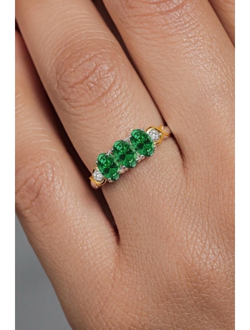 Gem Stone King 925 Silver and 10K Yellow Gold Oval Green Created Emerald and White Lab Grown Diamond Ring For Women (1.07 Cttw, Available In Size 5, 6, 7, 8, 9)