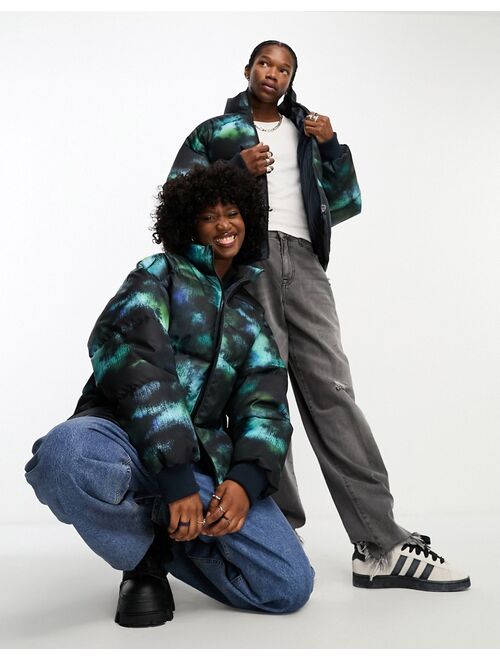 COLLUSION Unisex tie dye puffer coat in blue and black